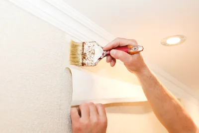 Pose de papier peint à Corneville-la-Fouquetière — revêtements muraux et toiles de verre